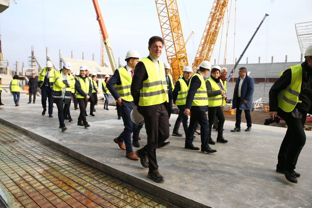 Premierul Ludovic Orban, vizită la stadioanele EURO 2020: ”Patru ani nu s-a făcut aproape nimic”