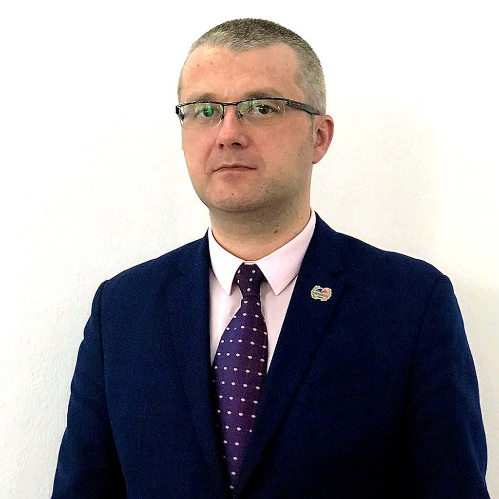 Poarta durerii. Nimeni nu e responsabil pentru moartea, în curtea școlii, a unei copile de 7 ani? „Indiferența voastră ne ucide”, acuză elevii