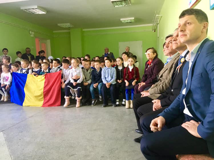 Cum este sărbătorită Marea Unire într-o zonă în care rușii sunt “stăpâni”. Singura școală cu predare în limba română risca în urmă cu un an să fie închisă