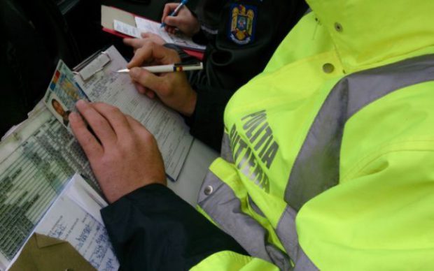 Prins băut la volan de Crăciun, un vasluian a mituit cu 800 de euro polițistul, apoi a oferit 100 de lei medicului din UPU să-i măsluiască analizele