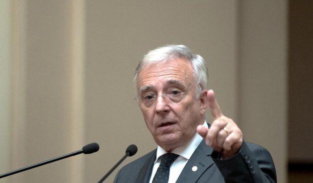 Profesor de economie, despre criticile aduse băncilor de guvernatorul BNR: „Isărescu face povești cu zâne, dar zmeul este chiar el”