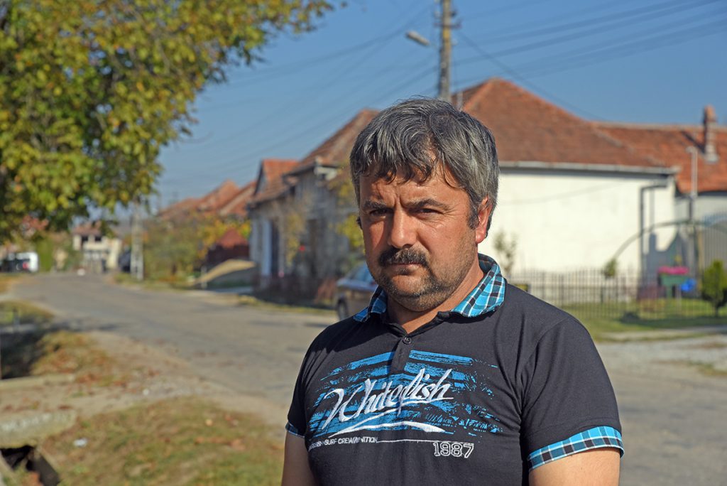 Poarta durerii. Nimeni nu e responsabil pentru moartea, în curtea școlii, a unei copile de 7 ani? „Indiferența voastră ne ucide”, acuză elevii