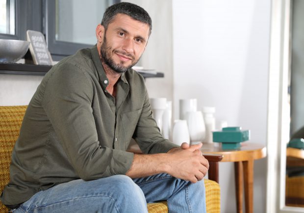 Actorul Dragoș Bucur: Nu mă vaccinez și nu port mască. Anunțul a provocat isterie printre fanii vedetei PRO TV