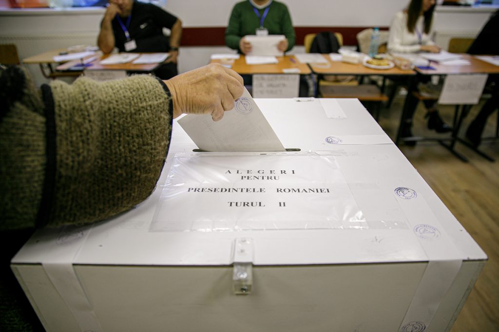 Cealaltă față a sondajelor exit-poll. Cum îi conving operatorii institutelor de sondare pe oameni să le spună cu cine au votat