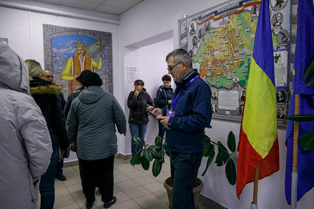 Cealaltă față a sondajelor exit-poll. Cum îi conving operatorii institutelor de sondare pe oameni să le spună cu cine au votat
