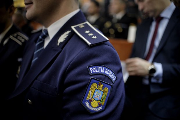 Polițist din Botoșani, acuzat că a luat mită și a dat unui jurnalist informații secrete