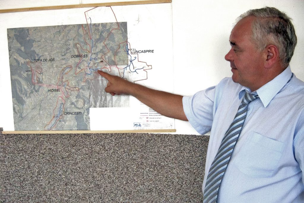 Poarta durerii. Nimeni nu e responsabil pentru moartea, în curtea școlii, a unei copile de 7 ani? „Indiferența voastră ne ucide”, acuză elevii