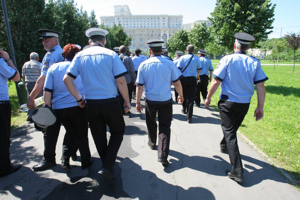 DOCUMENTE: Firea își plătește șefii de Poliție Locală mai bine decât un general de armată! 15.500 de lei net, plus sporuri