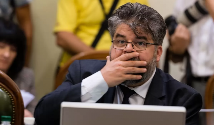 Un deputat a negociat cu o prostituată în timpul unei ședințe parlamentare! Tarifele practicate, trimise prin mesaje