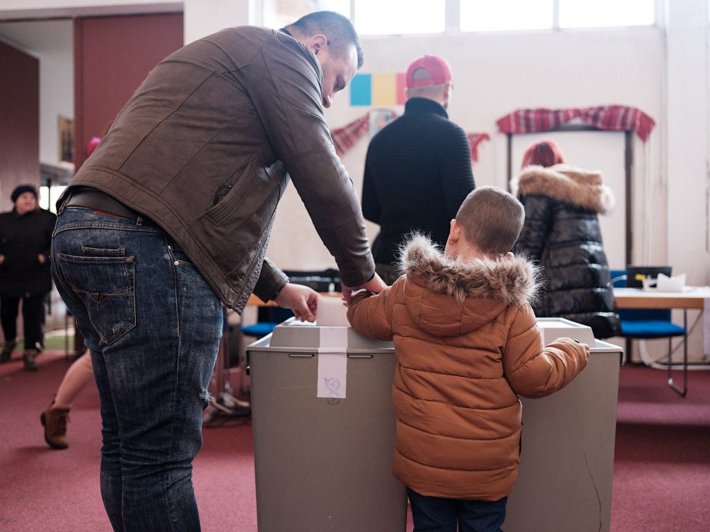 Românii din Germania, alături de copii la urne. Pentru ce au votat: „Să nu mai simtă și alții dorul de părinți, cum simțim noi“