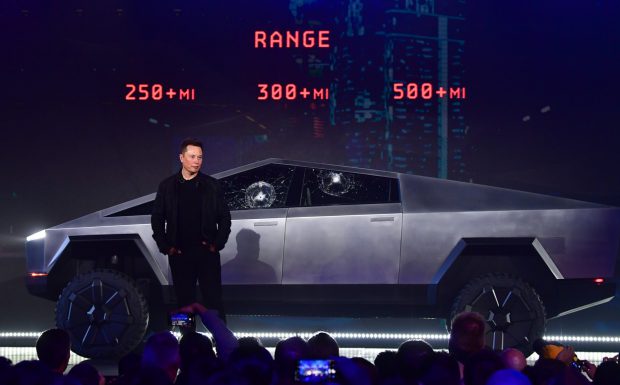 Tesla vrea să înceapă producția în masă a Cybertruck-ului, la finalul anului 2023