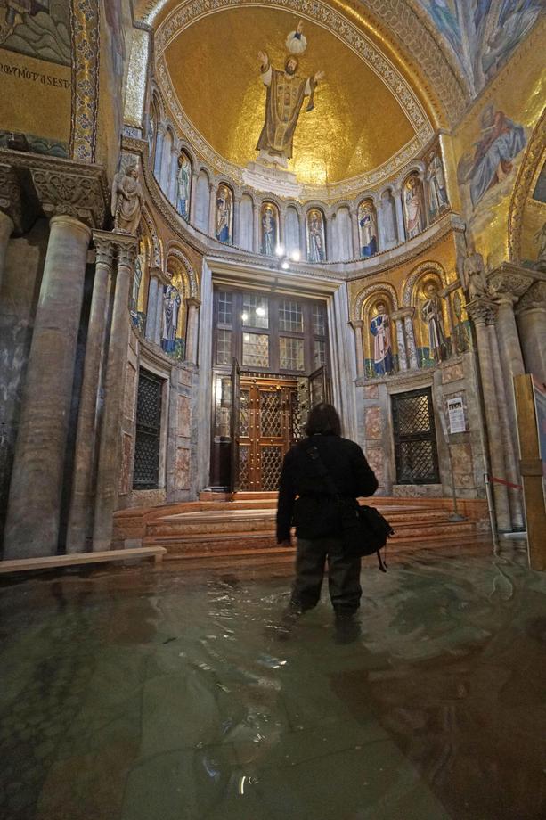 Biserica San Marco din Venetia a fost inundată