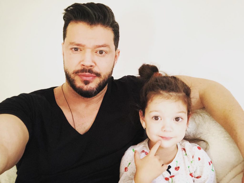 Victor Slav a vorbit despre relația cu fiica lui, în vârstă de 3 ani. „Îmi este frică de această perioadă”