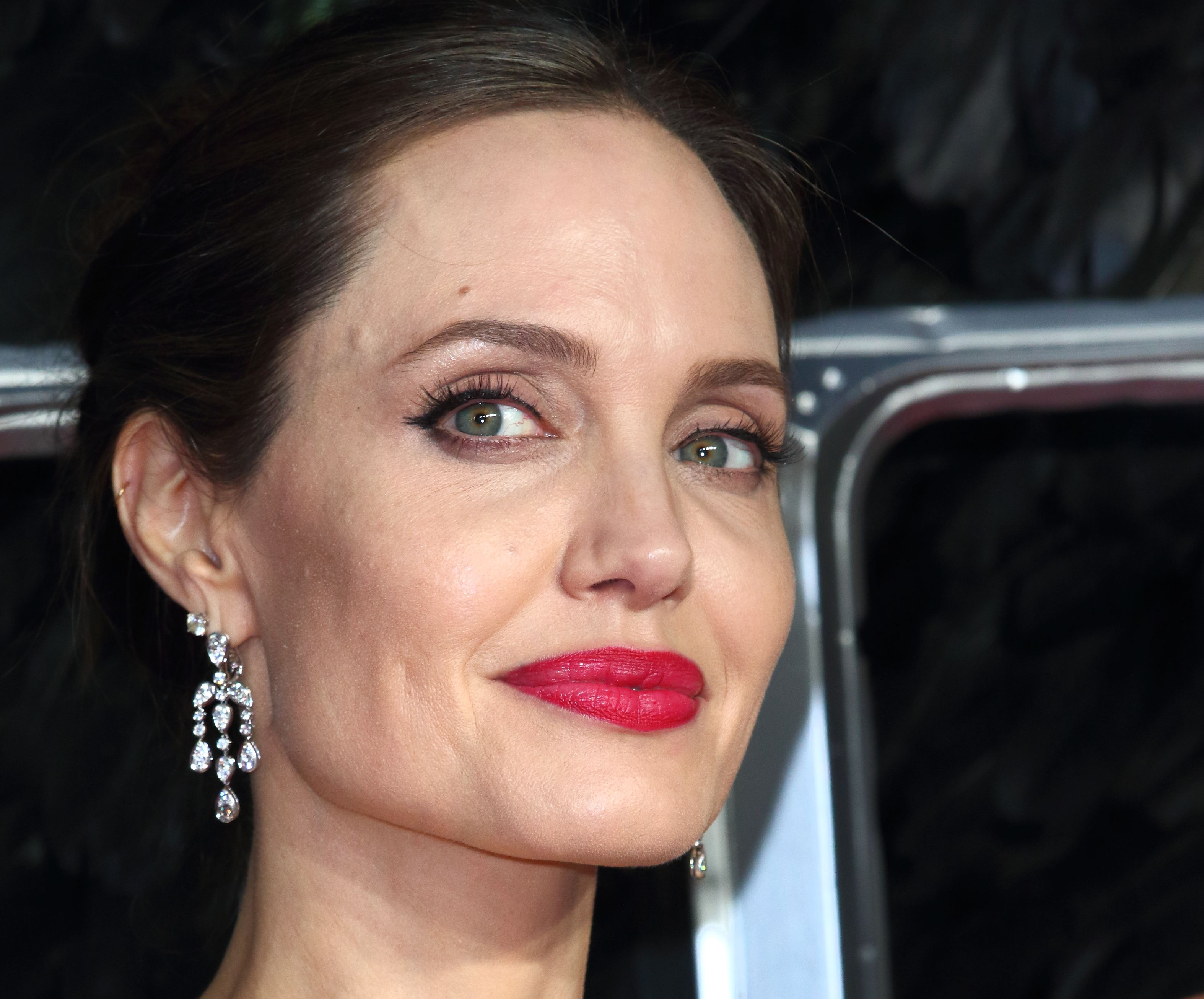 Cum Arăta Angelina Jolie în Adolescență și Cum Arată Acum. Prin Ce  Transformări A Trecut Vedeta | Libertatea