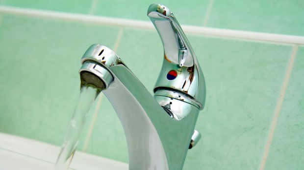 Un document fals anunță reluarea furnizării apei calde în Ploiești. Consiliul Județean a sesizat Poliția
