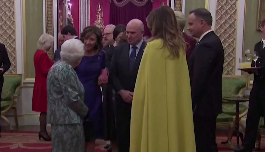 Noi imagini de la recepția de la Palatul Buckingham. Carmen Iohannis, de vorbă cu regina Elisabeta a II-a