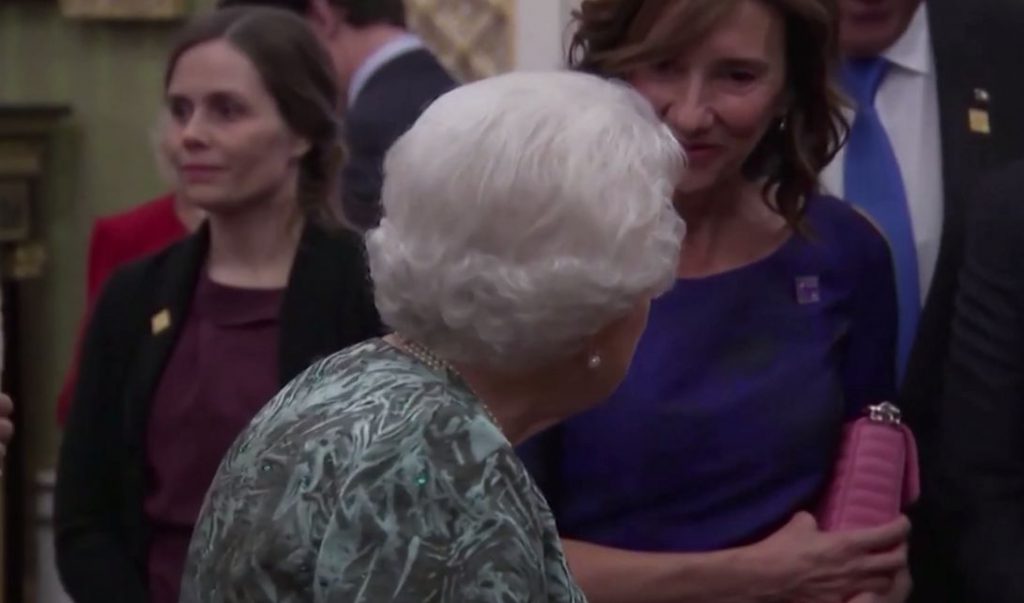 Noi imagini de la recepția de la Palatul Buckingham. Carmen Iohannis, de vorbă cu regina Elisabeta a II-a