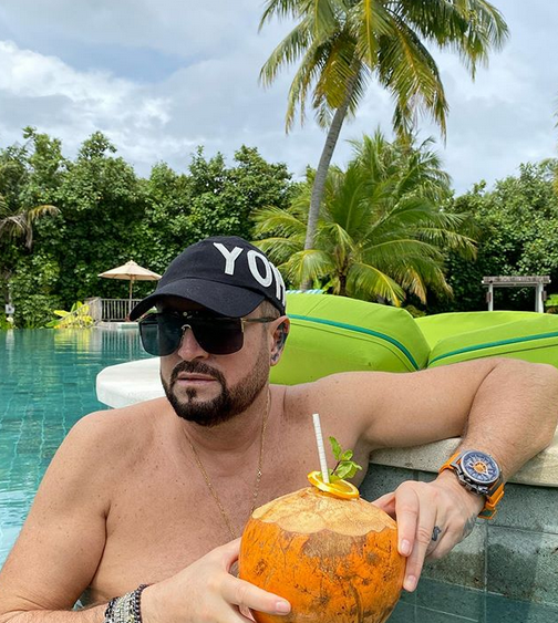 Cătălin Botezatu se relaxează în Maldive alături de prieteni. „Mi-am terorizat medicii”
