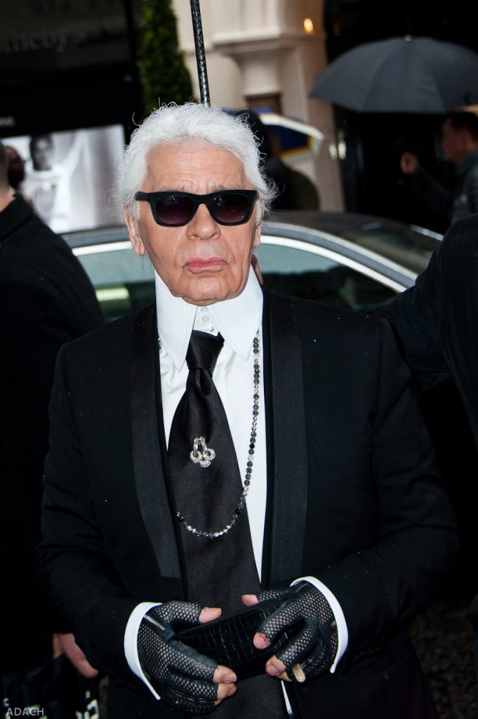 Imagini cu apartamentul din Franța al lui Karl Lagerfeld. Locuința de lux a fost vândută cu 10 milioane de euro 3 fendistoreopening karllagerfeld14091153382 1