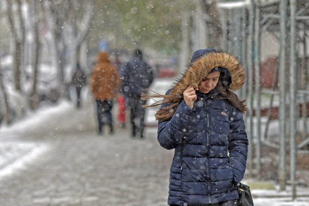 Vremea se răcește brusc de marți, anunță meteorologii: „Vorbim de primele zile geroase”. A fost emis cod galben de vânt