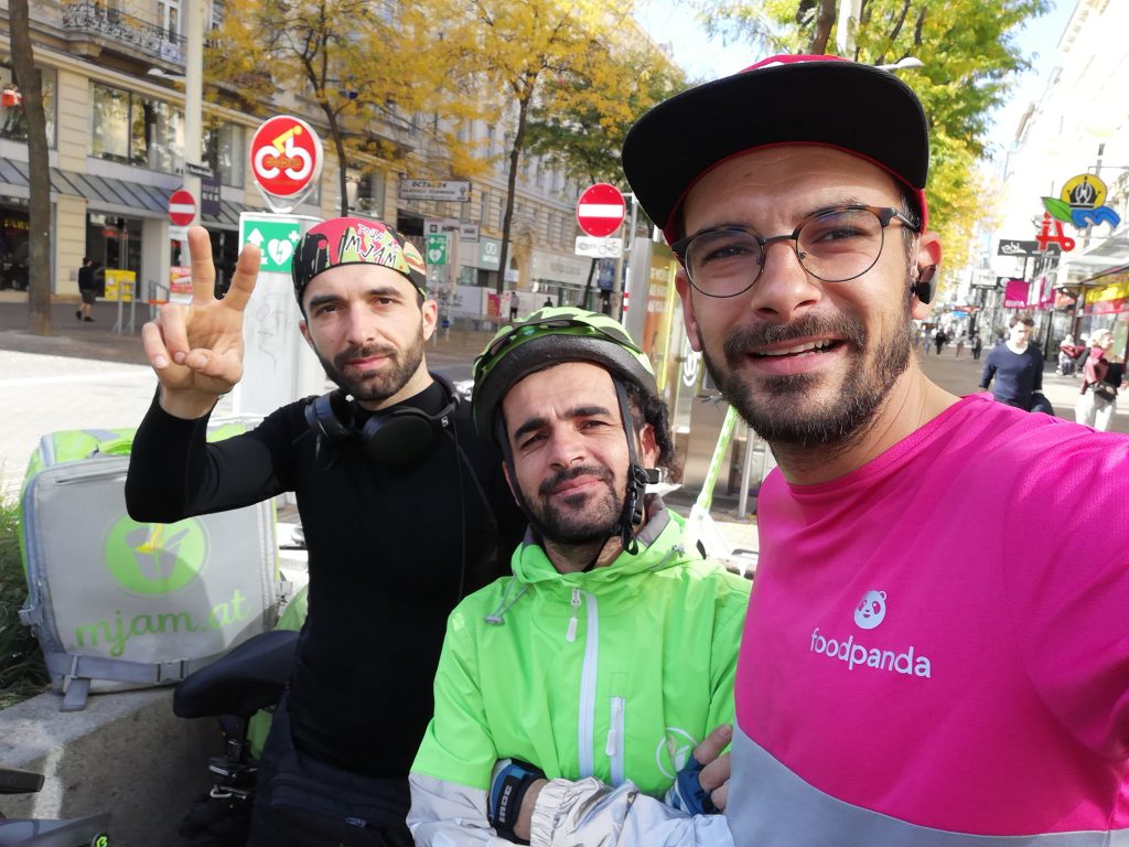 (Publicitate) „E fain să fii livrator și în alte orașe europene, dar este la fel de fain și acasă”. Aventura unui livrator foodpanda prin Europa, pe bicicletă