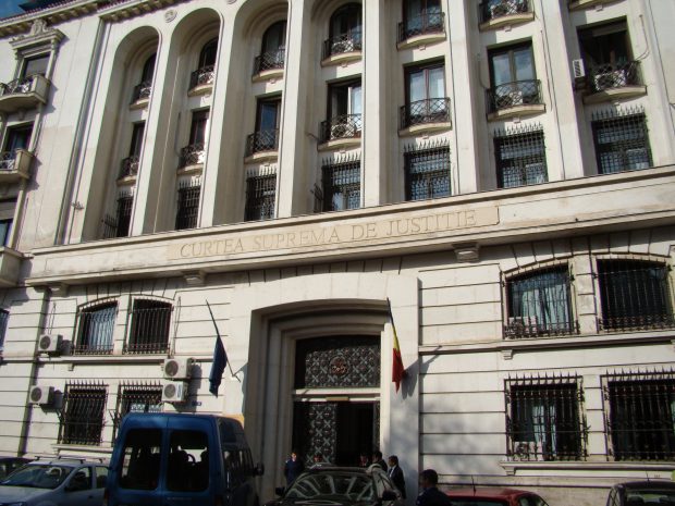 Un licean acuzat de asociere în vederea comiterii de acte teroriste în România a scăpat de acuzații în baza deciziilor CCR privind prescripția