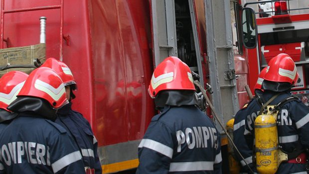 O casă de schimb valutar din Ploiești a fost incendiată de un client nemulțumit. Poliția îl caută pe bărbat