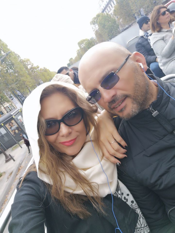 Doi actori români foarte tineri și-au luat iubite mai în vârstă! Cine sunt și cine a lansat moda