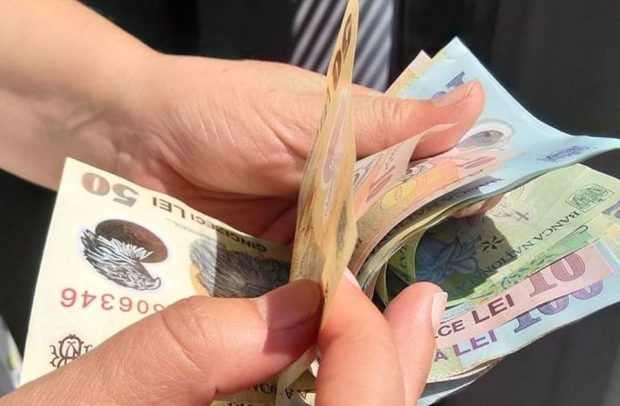 Salariul minim brut crește la 2300 de lei. Premierul Cîțu: Mărirea cu 3% este peste rata inflației