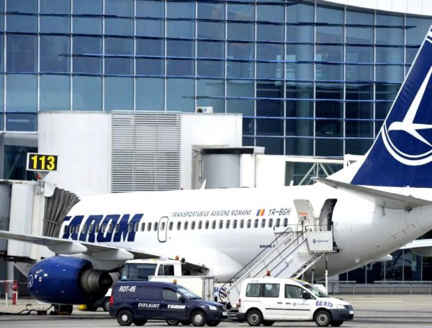 350 de români întorși din vacanța din Egipt au rămas fără bagaje. Explicațiile TAROM: „A nins la Hurghada”