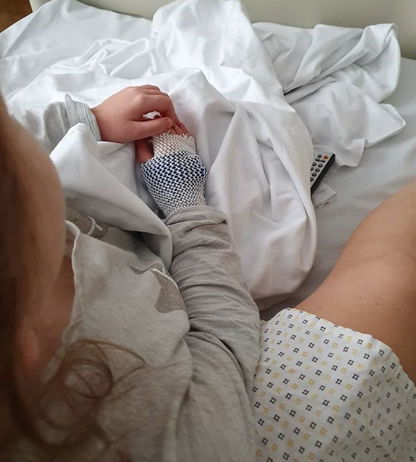 Fetița Oanei Roman a ajuns de urgență la spital. Ce se întâmplă cu Isa acum. „Nu a cedat la niciun medicament”