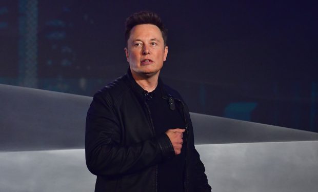 Rezultatele sondajului lansat de Elon Musk pe Twitter. Ce trebuie să facă miliardarul cu 10% din acţiunile Tesla
