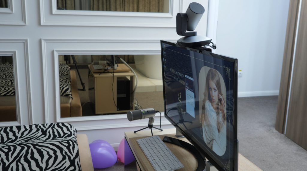 Mărturia unei fete de 19 ani care s-a angajat la videochat în București în vremea coronavirusului: ”Pe net lumea se crede altceva”