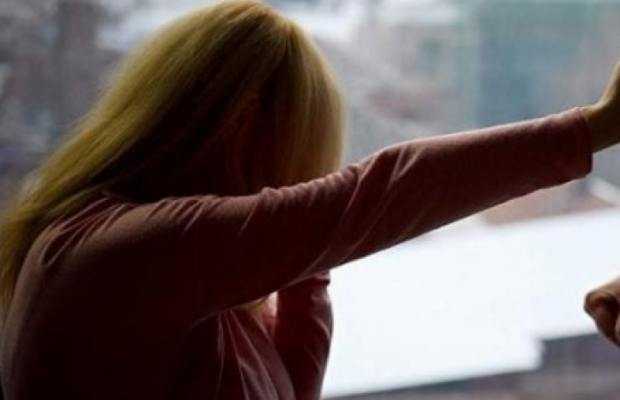 Bătaie între trei adolescente, într-un parc din Orbeasca, din cauza unui băiat