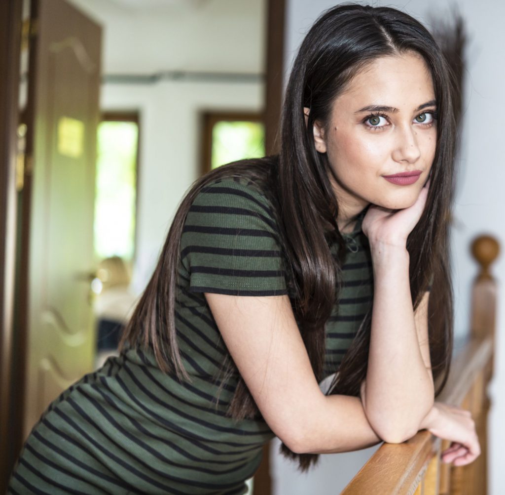 Oana Cârmaciu filmează scene de amor, dar n-are discuții acasă din cauza asta. Secretul? “Iubitul meu e tot actor și înțelege”