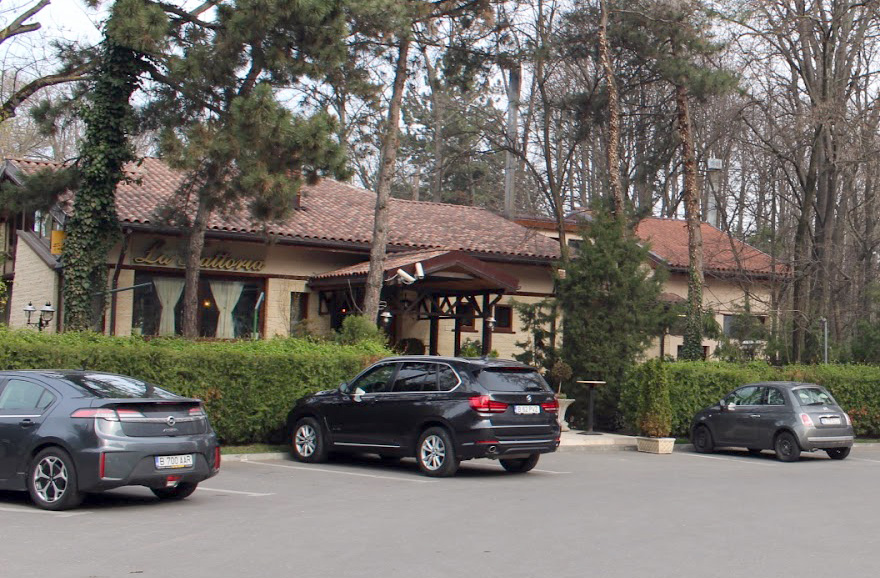 Bâlciul Herăstrău. Cel mai mare parc din București are 43 de cârciumi pe 110 hectare. În Paris, Bois de Boulogne se întinde pe 845 de hectare și are 2 cafenele şi 2 restaurante