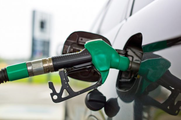Virgil Popescu spune că nu estimează o creştere foarte mare a preţului la motorină: „Cred că nu va creşte peste 9 lei/litru”