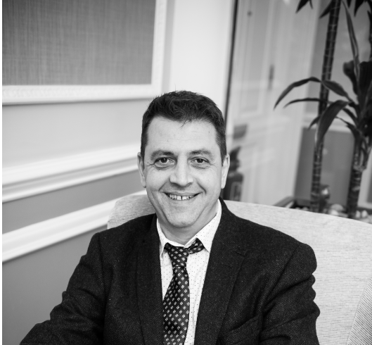 2 milioane de lire despăgubire pentru un muncitor din Neamț care a rămas fără un picior într-o fabrică din Londra. Cum l-a ajutat un avocat român