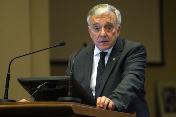 Isărescu despre dobânzile mari la împrumuturi: „Nimeni nu a luat credit în Romania cu pistolul la tâmplă. Dobânzile nu pot să scadă până nu scade inflația”