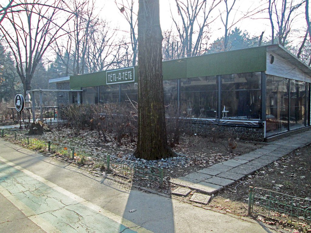 Bâlciul Herăstrău. Cel mai mare parc din București are 43 de cârciumi pe 110 hectare. În Paris, Bois de Boulogne se întinde pe 845 de hectare și are 2 cafenele şi 2 restaurante