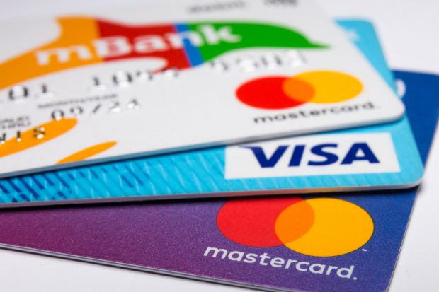 Agențiile turistice din Rusia organizează călătorii în Uzbekistan pentru ca rușii să obțină carduri Visa și MasterCard