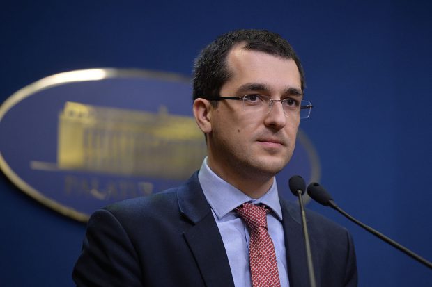 URMĂRIȚI LIVE | Vlad Voiculescu anunță controale la centrele de vaccinare: „În Registrul de Vaccinări sunt 1.353 de persoane vaccinate, marcate ca eligibile pentru etapa a treia. Ar putea fi erori de introducere a datelor sau cineva chiar a sărit peste rând”