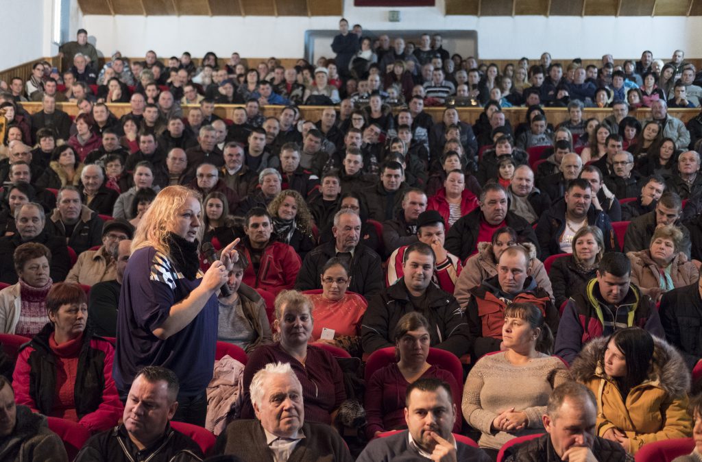 În timpul adunării începute și sfârșite cu o rugăciune, cetățenii Ditrăului au luat cuvântul organizat