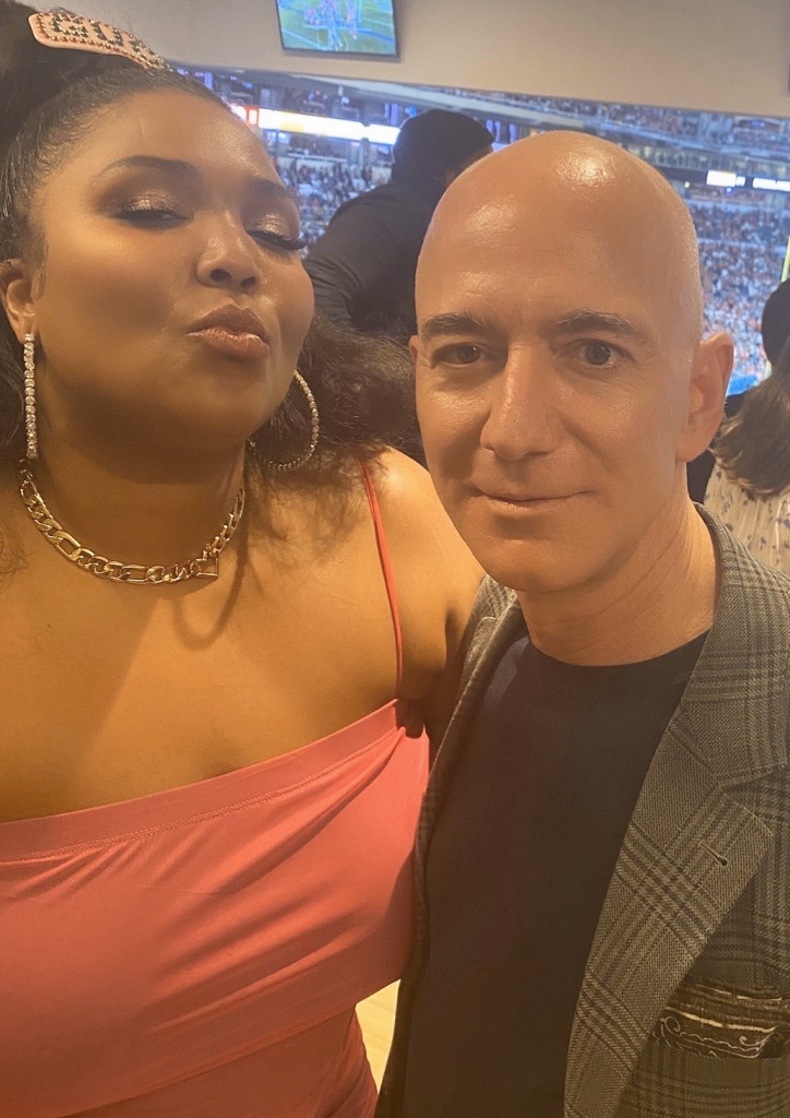 Jeff Bezos, întâlnire de senzație cu o vedetă pop, în finala Super Bowl 2020