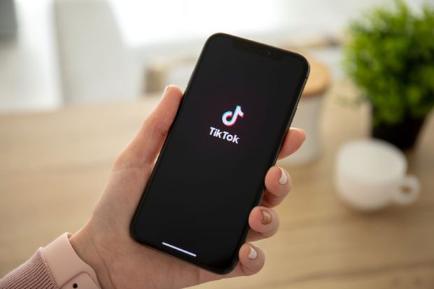 Ce este TikTok – cum funcționează și care sunt cele mai populare conturi