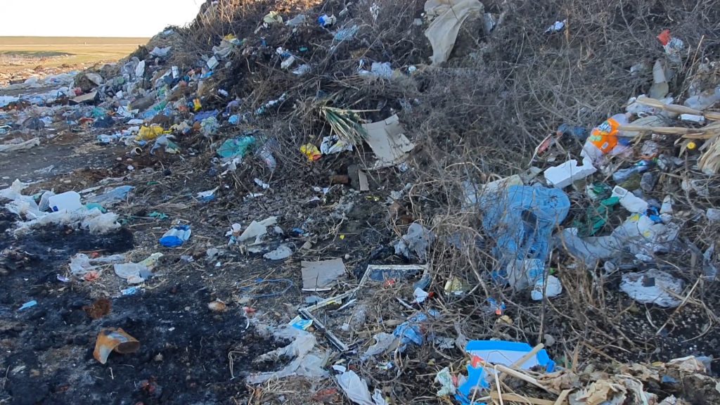 Rusănești, arena leilor locali! Comuna din Olt unde gunoiul năpădește până și Casa Albă, iar politicienii își dispută nunțile și cumetriile