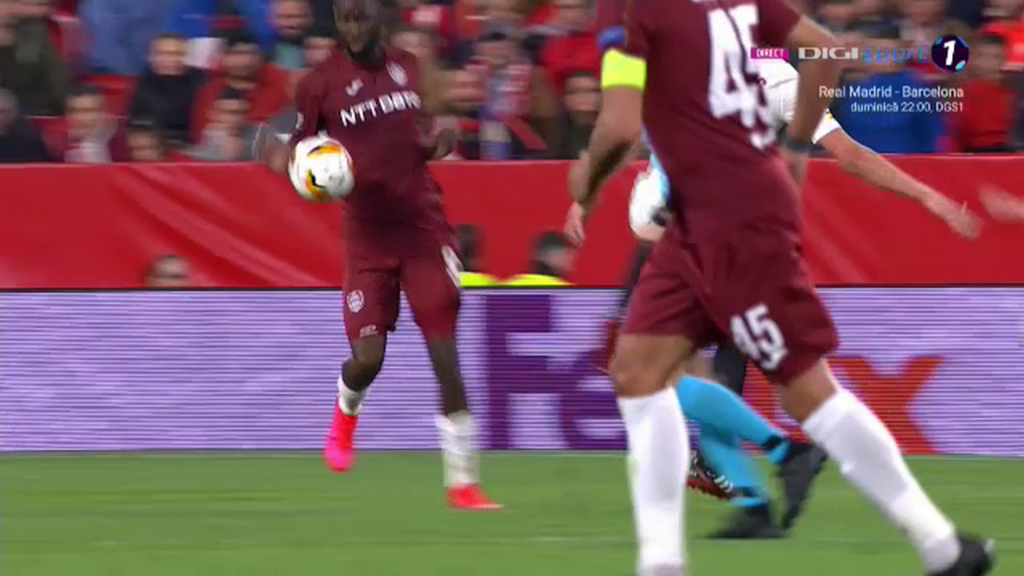 A fost sau n-a fost? Faza hențului lui Traore din meciul Sevilla - CFR a aruncat în aer lumea fotbalului!