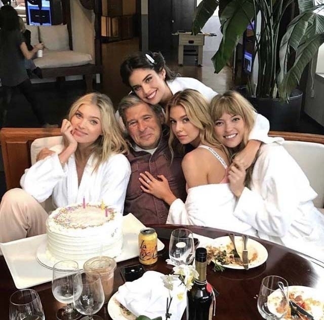 Scandal sexual la Victoriaʼs Secret: modelele, pipăite de unul dintre directorii companiei și puse să-i atingă organele genitale