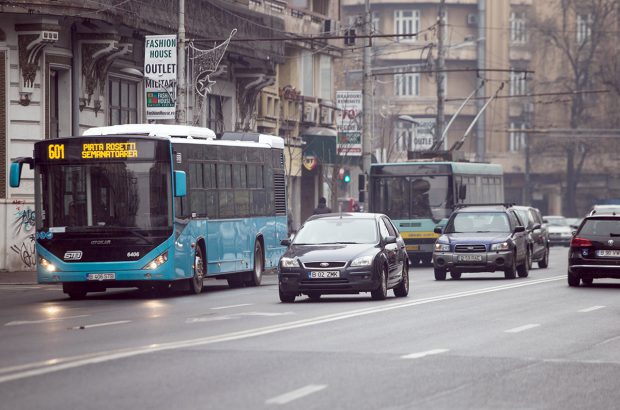 Greva angajaților STB s-a încheiat. Peste 90% dintre autobuze, troleibuze și tramvaie au ieșit azi pe trasee