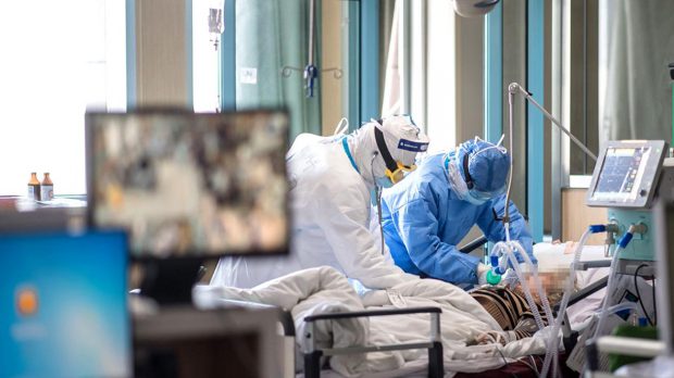 Un medic italian, care a tratat mii de bolnavi de COVID-19 la domiciliu, riscă să fie suspendat
